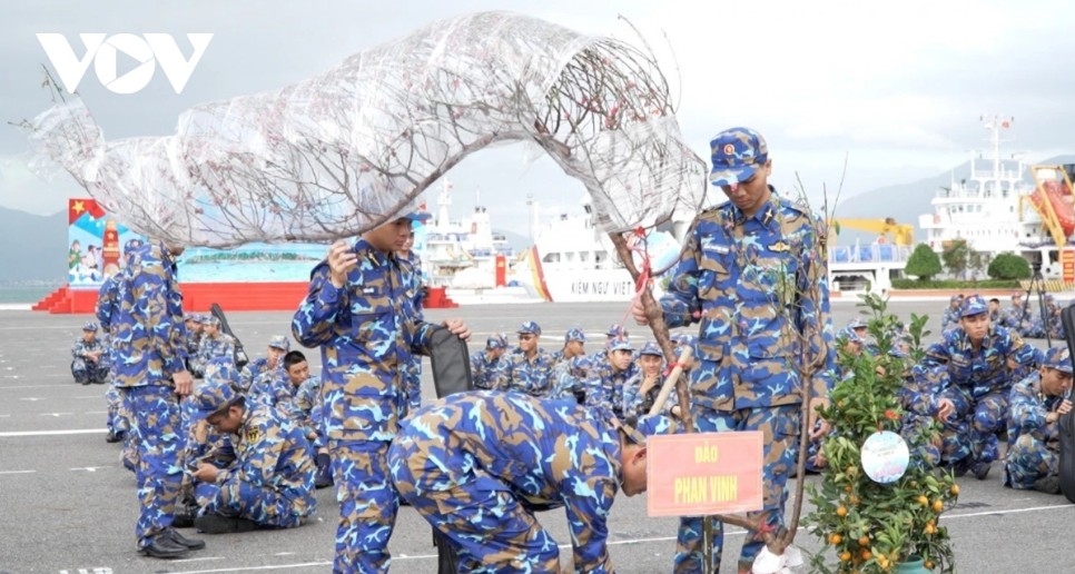 Bringing early spring to Truong Sa